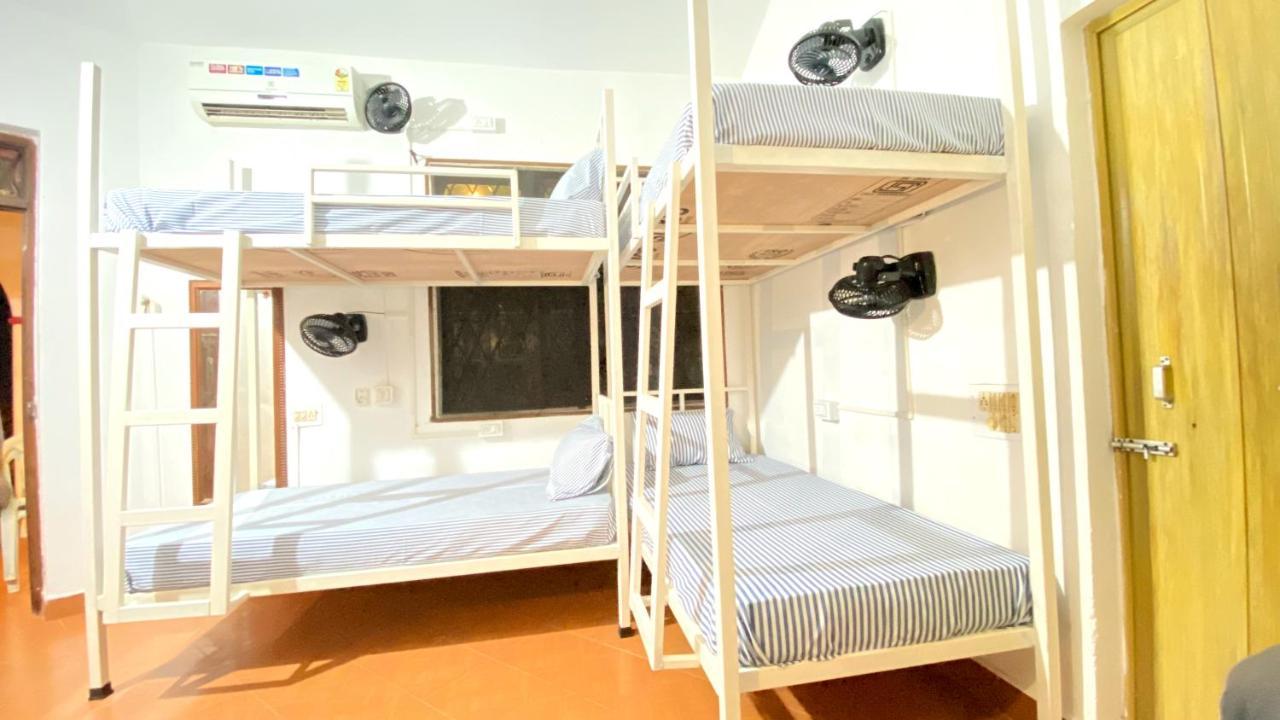 Mitra Hostel ヴァガトール エクステリア 写真