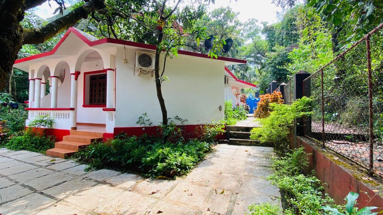 Mitra Hostel ヴァガトール エクステリア 写真