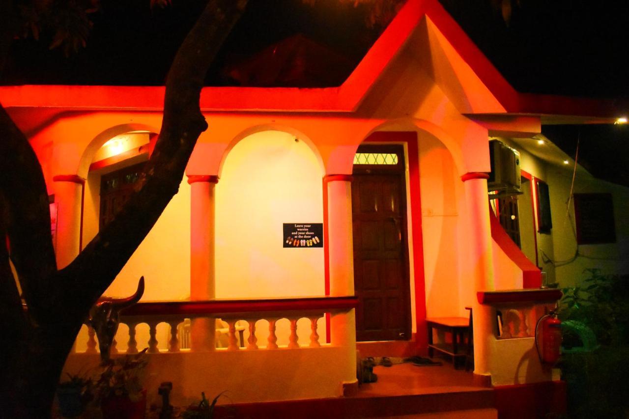 Mitra Hostel ヴァガトール エクステリア 写真
