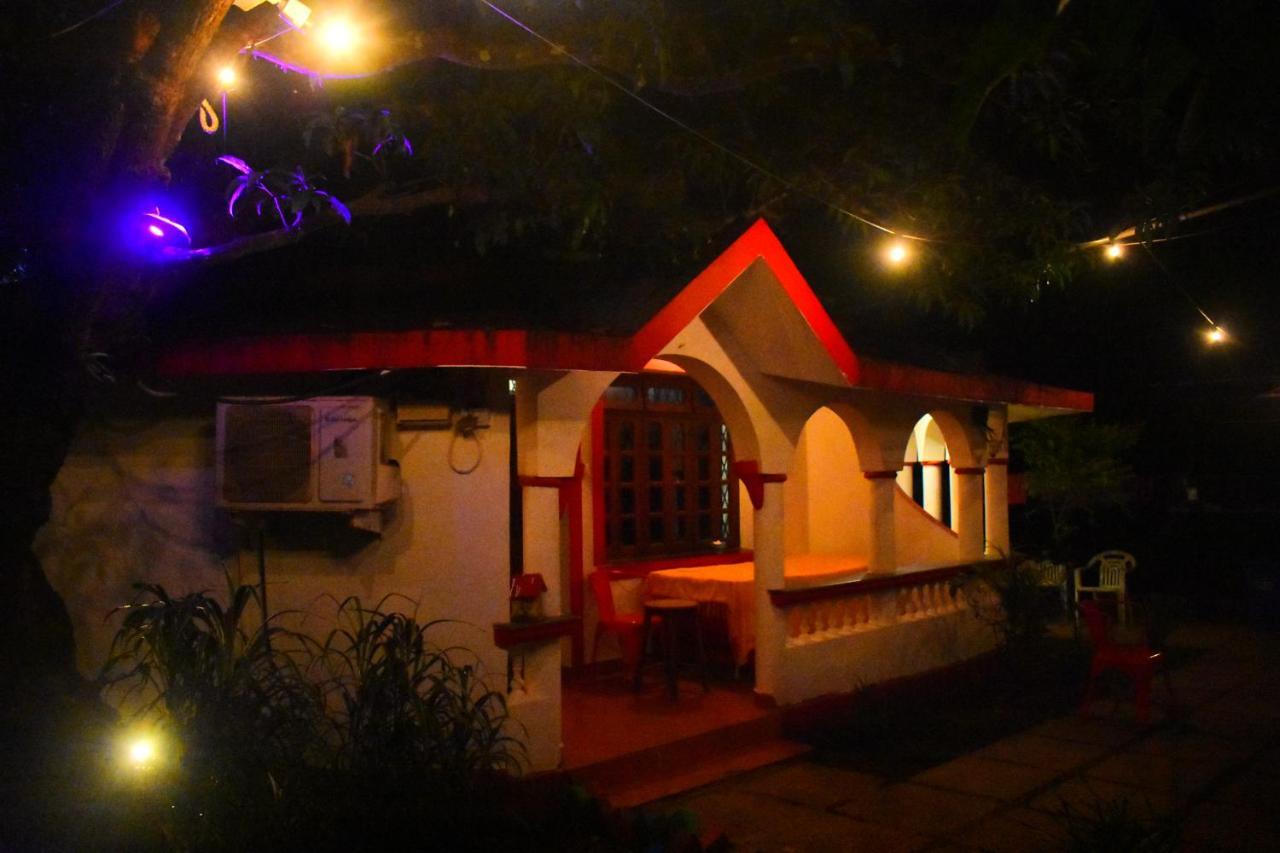 Mitra Hostel ヴァガトール エクステリア 写真