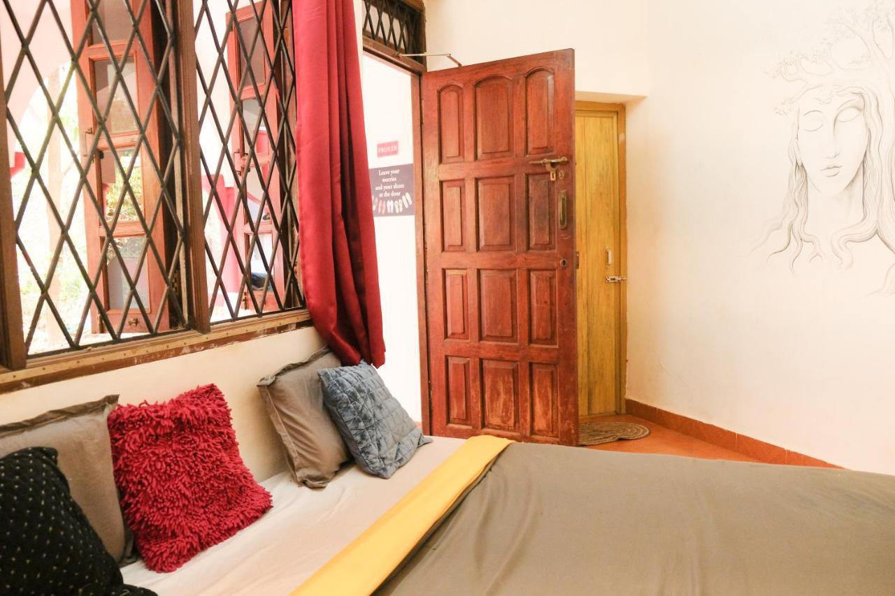 Mitra Hostel ヴァガトール エクステリア 写真