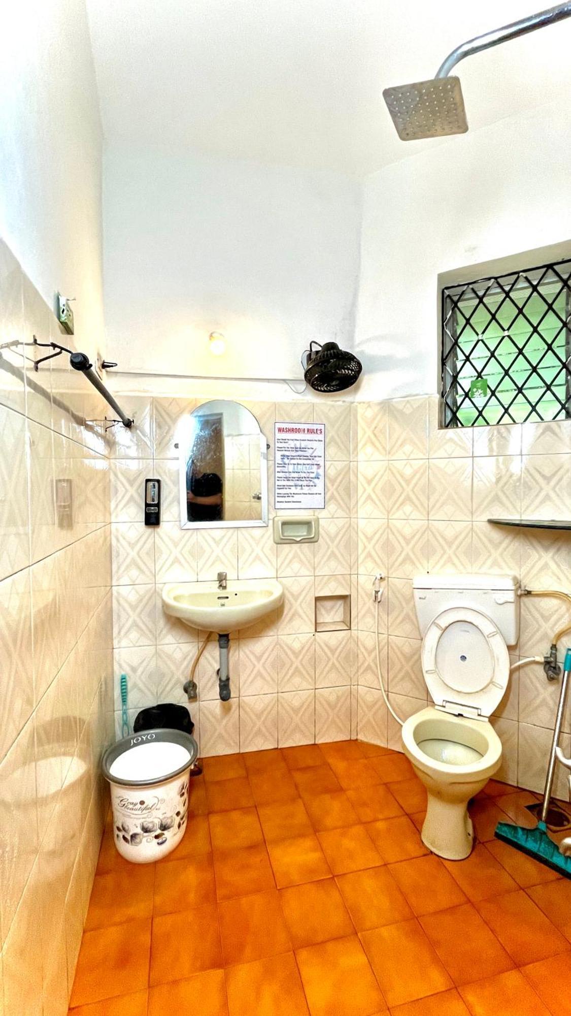 Mitra Hostel ヴァガトール エクステリア 写真